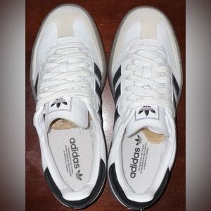 Women’s Adidas Sambae Sz 6